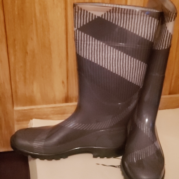 Rain Boots - Picture 2 of 5